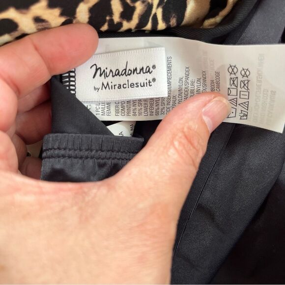 Miraclesuit NWT Miradonna Black Leopard Print Twist Front One-Piece Swimsuit - Picture 7 of 13